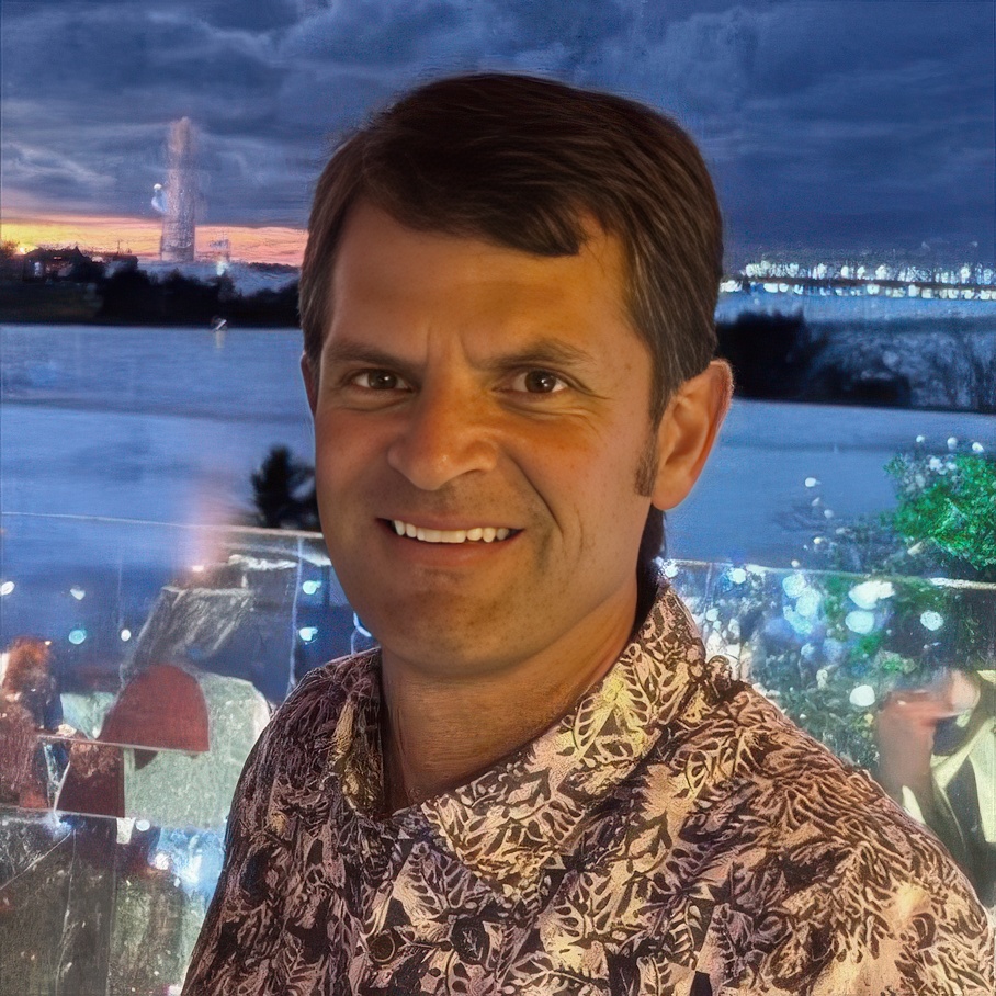 Mark Looyenga head shot for website